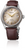 Reloj de hombre con correa de cuero marrón y caja plateada, vista lateral