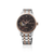 Reloj de hombre con esfera marrón oscuro y pulsera metálica bicolor, vista frontal