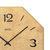 Detalle de la esfera del reloj de pared: números grandes 12 y 3, manecillas negras, AMS