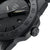 Luminox Detalle de la caja: bisel negro, manecillas con detalles luminosos y ventana de fecha (3).