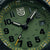 "Reloj de hombre: esfera verde redonda con marcadores e índices luminosos"