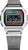 Vista frontal de reloj digital con correa de malla plateada y pantalla LCD rectangular