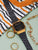 Reloj digital vintage con bisel dorado y correa de metal negra