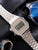 Reloj Casio Retro Digital con correa de metal plateada y pantalla LCD