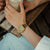 Reloj dorado para hombre con podómetro en la muñeca, pantalla LCD y correa de metal