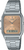 Reloj Casio Vintage con correa de acero inoxidable plateada, esfera beige y pantalla digital inferior.