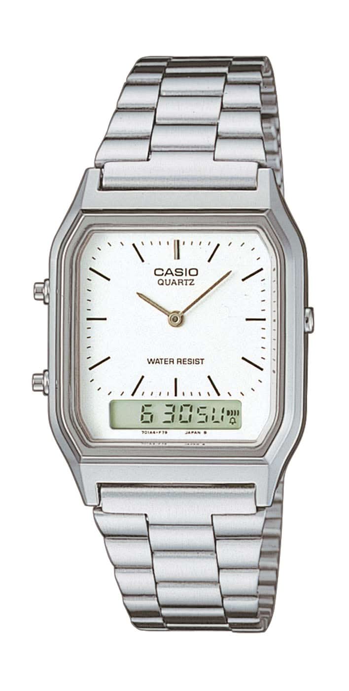 Reloj Casio Vintage con correa de metal plateada y esfera blanca, analógico y digital