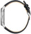 Reloj de hombre con correa de cuero negra y hebilla de metal, vista lateral