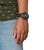 Reloj Casio G-Shock para hombre en la muñeca, correa negra y esfera oscura