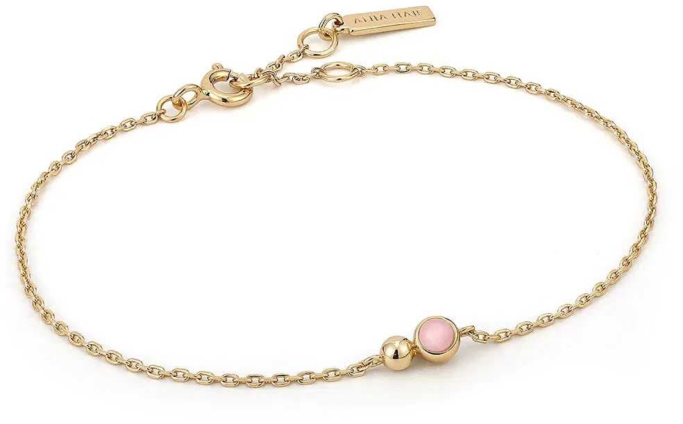 Pulsera dorada con pequeño colgante de bola y detalle de perla rosa