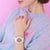 Reloj Casio Baby-G para mujer en la muñeca, correa blanca, esfera naranja