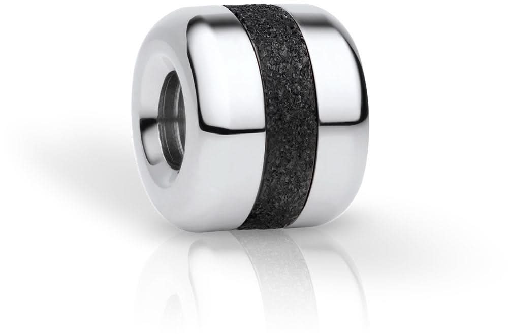 Charm de acero inoxidable con inserción texturizada negra y agujero redondo