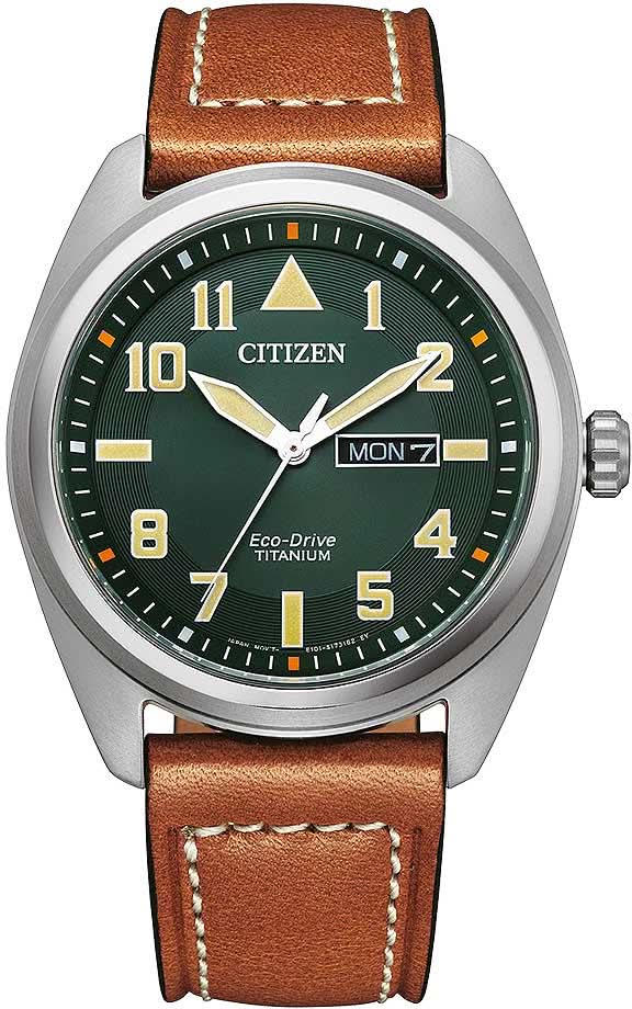 Pulsera de hombre con correa de cuero marrón y esfera verde, caja de titanio