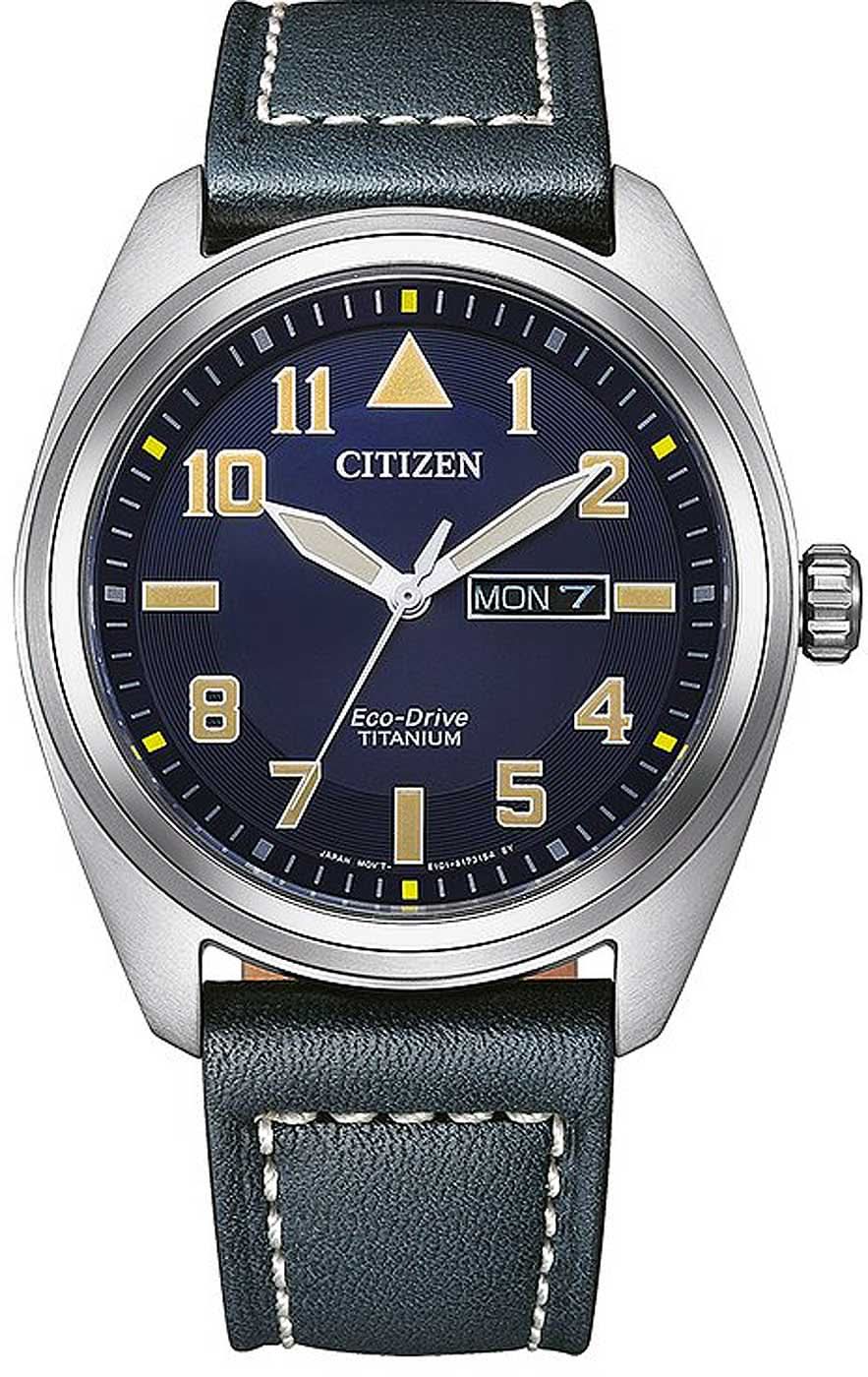 Reloj Citizen para hombre con esfera oscura, correa de cuero y visualización de fecha