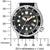 Reloj de hombre frontal con esfera negra y bisel negro, correa negra
