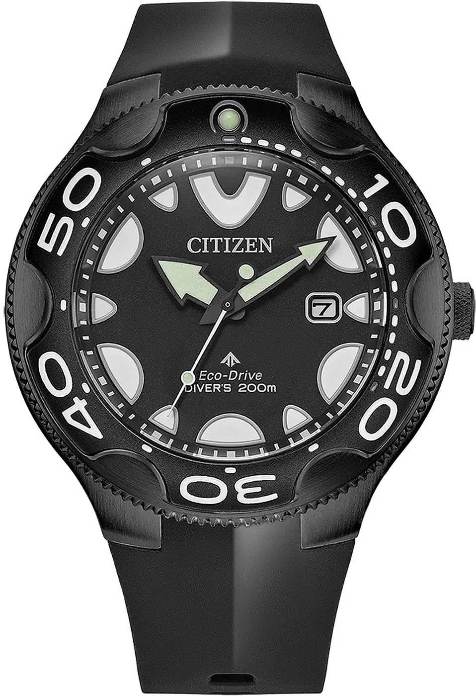 Reloj de buceo con esfera negra, marcadores verdes y bisel giratorio