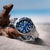 Reloj de mujer con esfera azul, brazalete de acero inoxidable y bisel de buceo