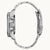 Reloj de hombre de perfil con pulsera de acero inoxidable plateado y caja pulida