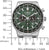 Vista frontal de un reloj para hombre con esfera verde, cronógrafo y bisel con taquímetro