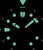 Esfera del reloj con marcadores luminosos verdes y manecillas sobre fondo negro