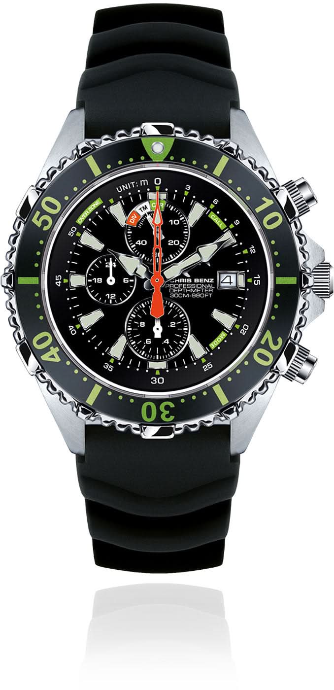 Reloj de buceo con correa de caucho negra, esfera negra y detalles en verde