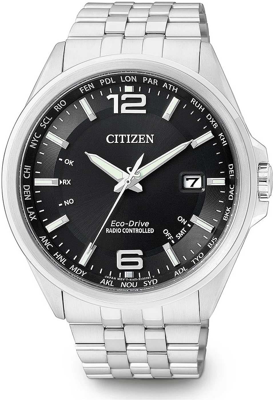 Reloj de hombre con esfera negra, correa de metal plateado y visualización de fecha a las 7