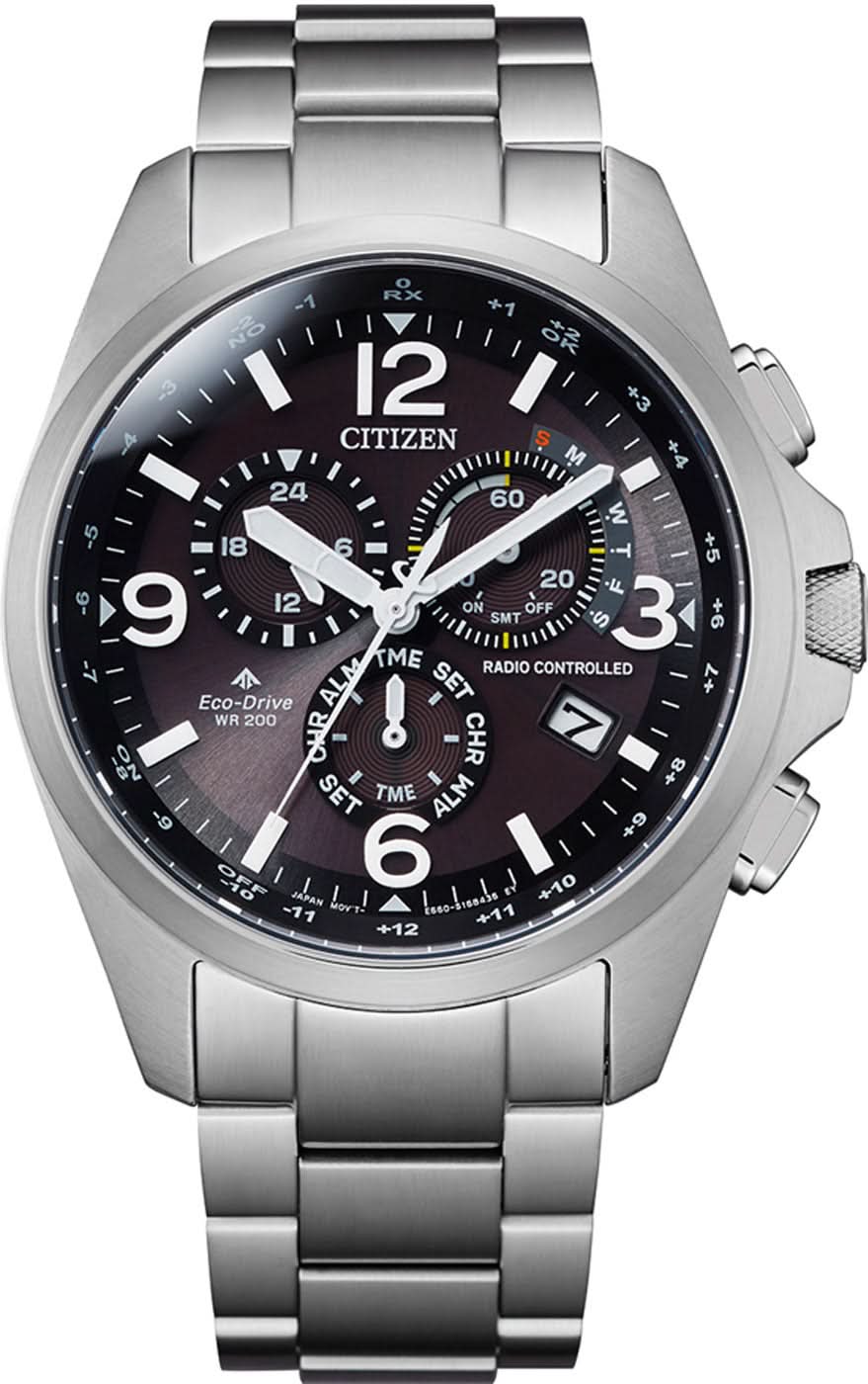 Reloj de pulsera de acero inoxidable con esfera negra, correa plateada y subesferas de cronógrafo