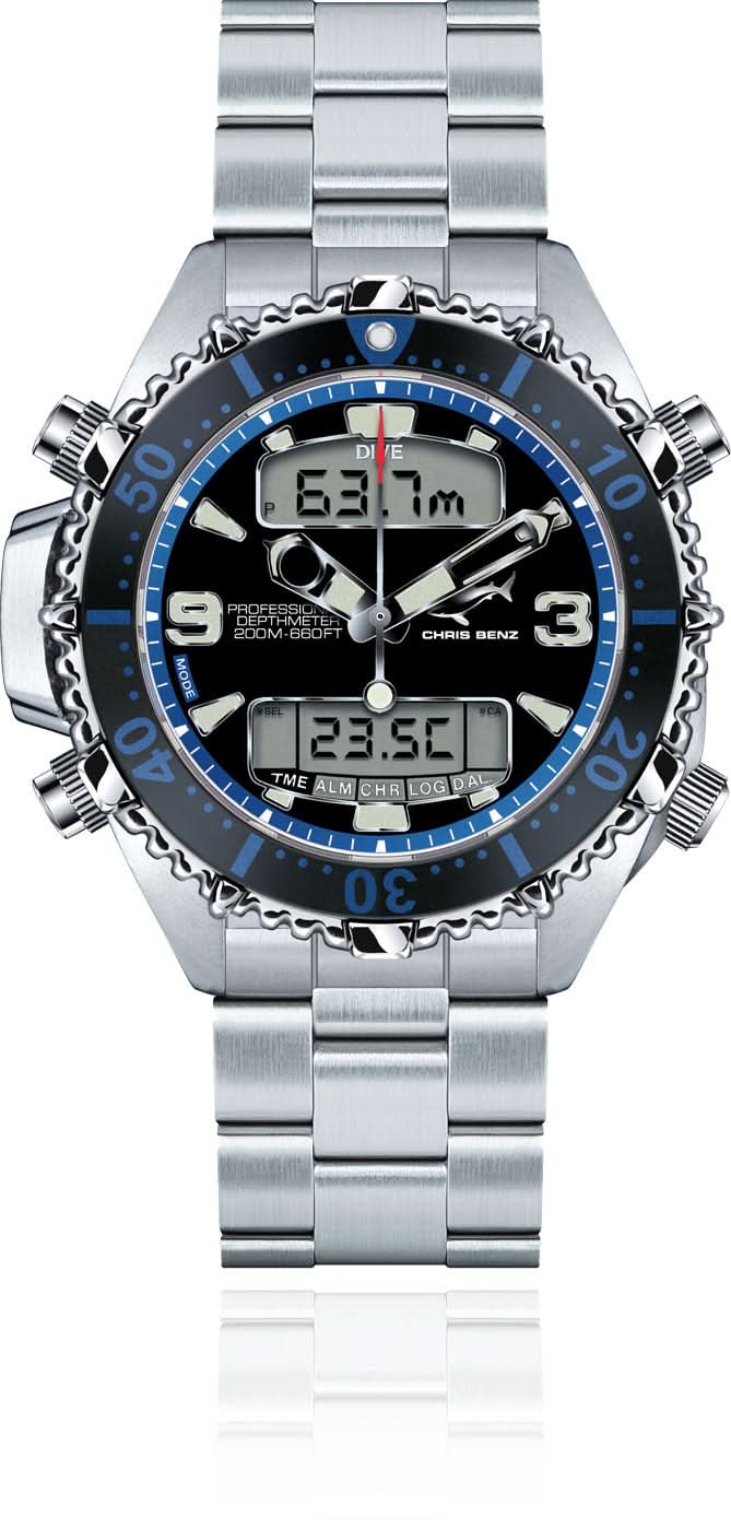 Reloj de buceo con brazalete de metal plateado, bisel azul y pantalla digital de profundidad