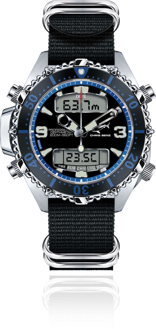 Reloj de buceo Chris Benz con correa negra, bisel azul y números luminosos