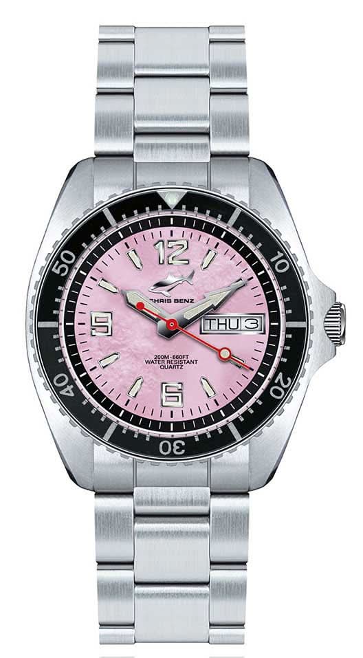 "Reloj de mujer con brazalete de metal plateado, bisel negro y esfera rosa"