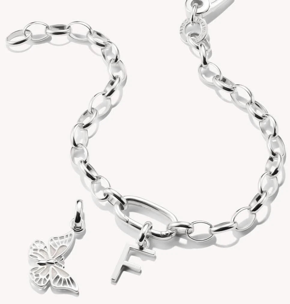 Colgante Charm de plata con letra F en cadena