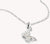 Colgante charm de mariposa plateada en cadena, alas con relieve