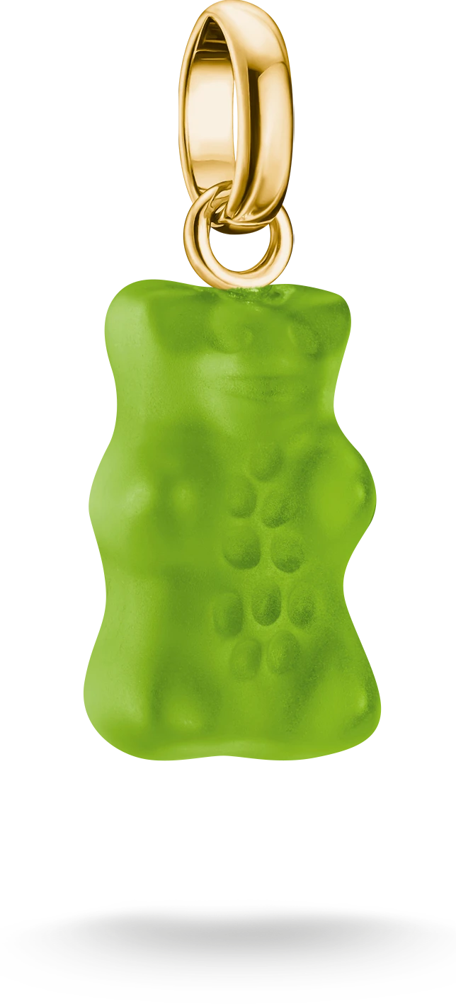 Colgante de charm con oso dorado y cristal verde y ojal chapado en oro