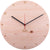 Reloj de pared de madera de pino de montaña clara con manecillas negras y escala redonda en la esfera