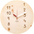 Reloj de pared de madera clara con números y manecilla roja