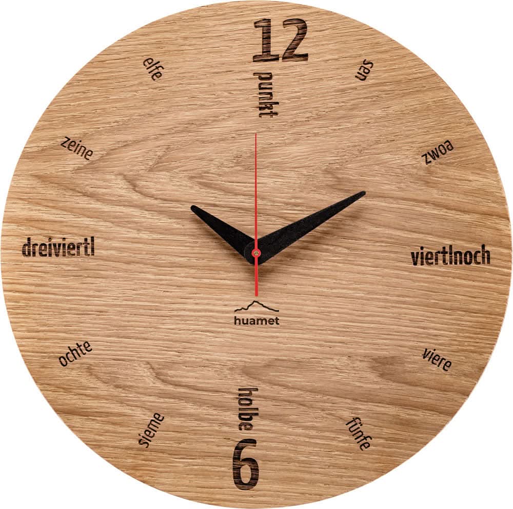 Reloj de pared de madera de roble claro con manecillas y números negros