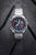 Reloj Casio Edifice para hombre con correa de acero inoxidable plateado, esfera negra y detalles en rojo