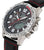 Pulsera de hombre con esfera negra, bisel plateado y correa de cuero con pespuntes rojos