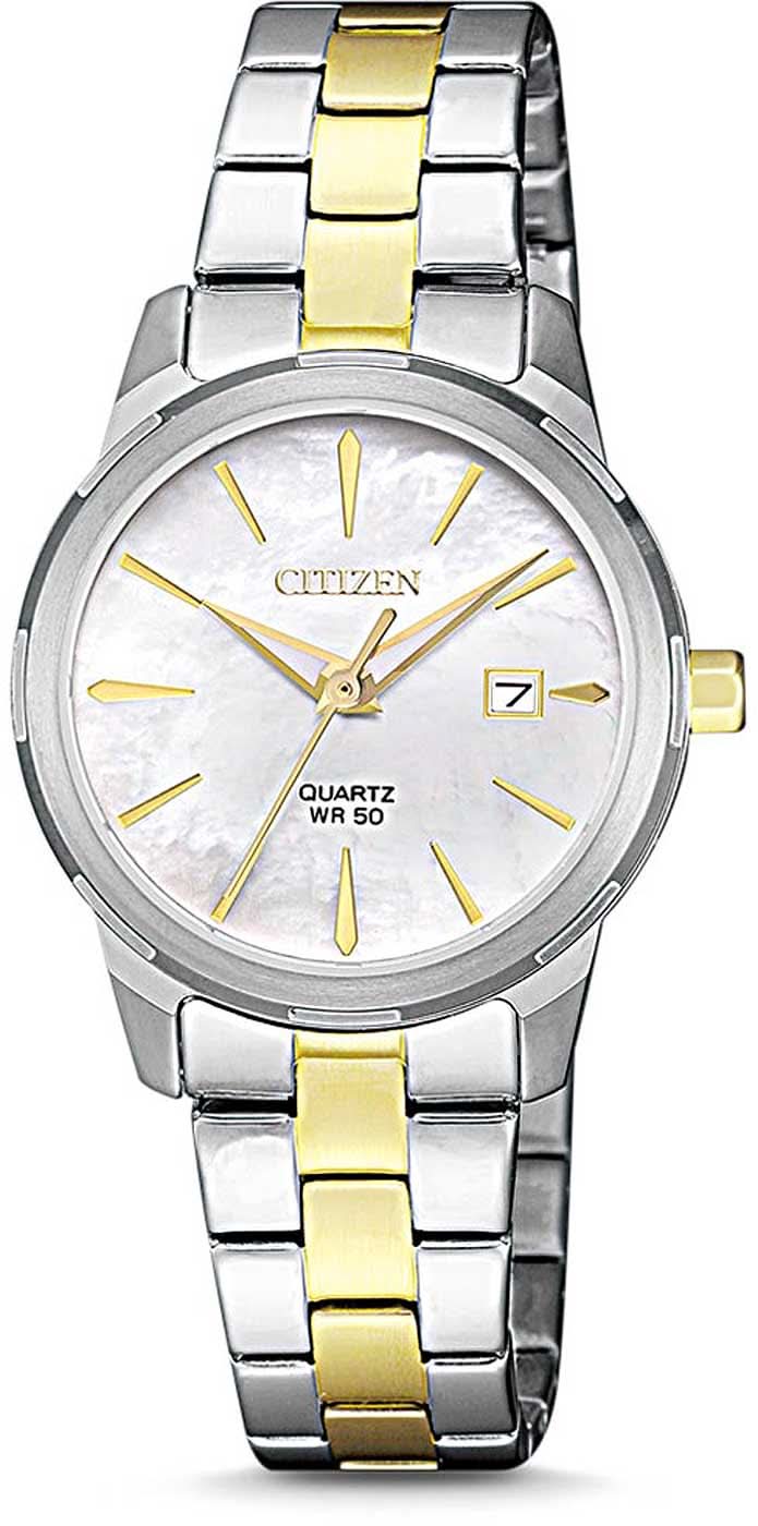 Reloj de mujer con esfera de nácar y brazalete metálico bicolor, cuarzo, agujas doradas.