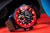 Pulsera de hombre con bisel rojo y esfera negra, correa de cuero marrón