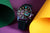 Pulsera de hombre con correa de cuero marrón oscuro y esfera redonda multicolor