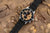 Pulsera de hombre Vostok Europe con esfera negra, detalles dorados y borde naranja