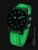Pulsera de hombre con manecillas luminiscentes verdes, esfera negra y correa de silicona