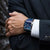 Reloj Festina para hombre en la muñeca con esfera azul y correa ancha de cuero