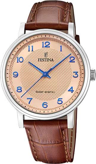 Reloj de hombre con esfera beige, manecillas azules, correa de cuero marrón y caja de acero inoxidable plateada