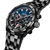 Reloj cronógrafo para hombre, vista de cerca, con esfera azul y brazalete de metal negro