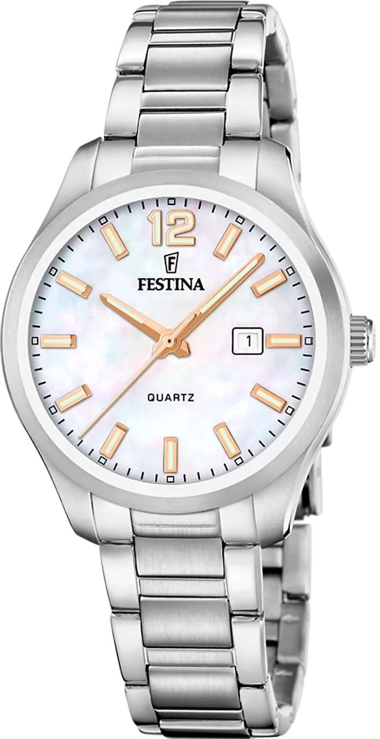 "Reloj de mujer con pulsera de metal plateado y esfera blanca, agujas doradas"