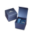 Caja de reloj con tapa abierta, compartimento interior azul e inserto acolchado