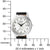 "Reloj de mujer con correa de cuero negra y esfera plateada, indicación de tamaño"