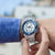 Festina cronógrafo para hombre en la muñeca con esfera azul